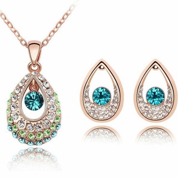 Jewelry - Stunning Gold-Necklace and Earrings With Swarovski Crystals